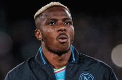 曼联有意今夏引进奥斯梅恩 已与球员及其随行人员展开面谈，转会传闻升温