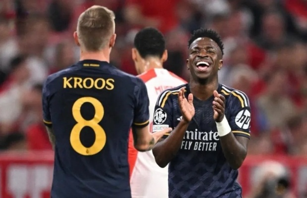 欧冠焦点战，维尼修斯双响凯恩破门，拜仁2-2皇马