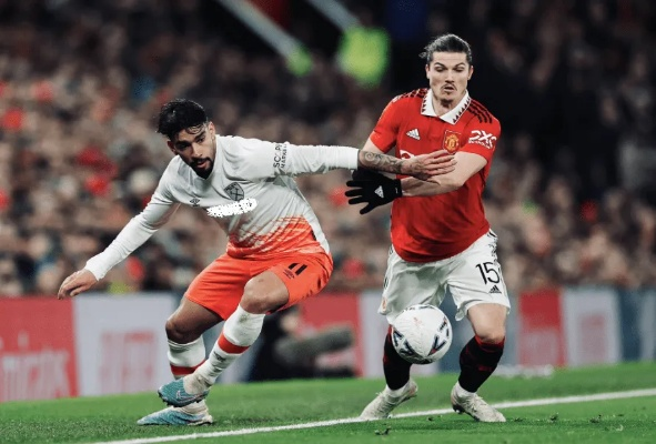 7轮不胜!曼联0-2遭西汉姆双杀,红魔排名跌至倒数第5,球迷心忧未来 7轮不胜!曼联0-2遭西汉姆双杀,红魔排名跌至倒数第5,球迷心忧未来