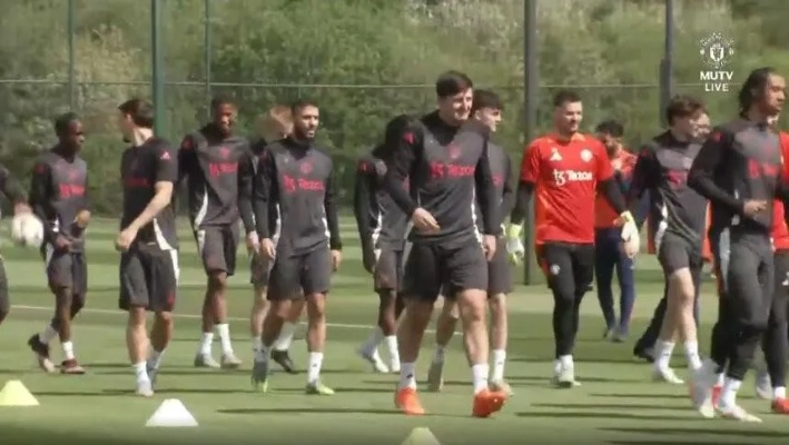 记者,马兹拉维参加曼联今日训练,德里赫特缺席,红魔备战新赛季 记者,马兹拉维参加曼联今日训练,德里赫特缺席,红魔备战新赛季