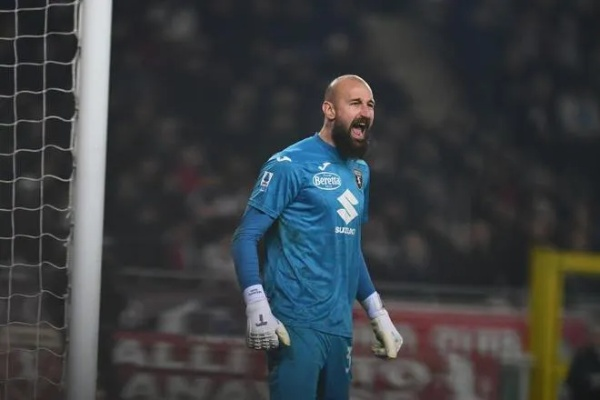 罗马诺独家爆料，曼联积极追求都灵门将万尼亚，双方已开启接触洽谈