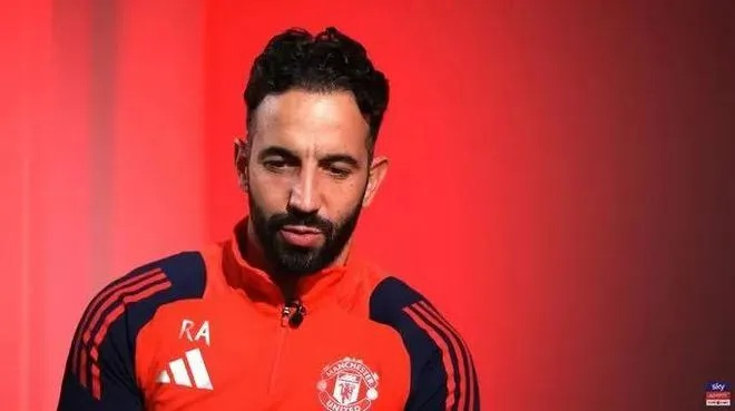 曼联坚定立场，拒绝任何对B费的报价，阿莫林力挺，让B费继续闪耀老特拉福德！