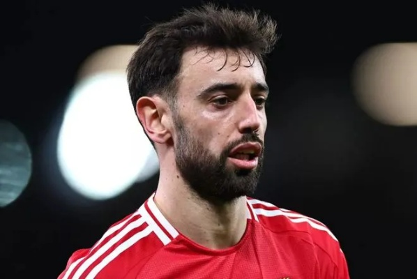 记者直击，新月高层今日紧急会见B费团队，全力商讨加盟事宜