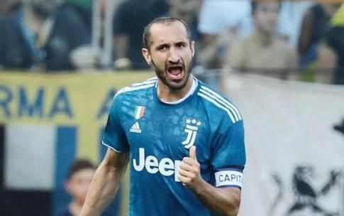 基耶利尼怒吼，快给我评评理，牙印都咬出来了！