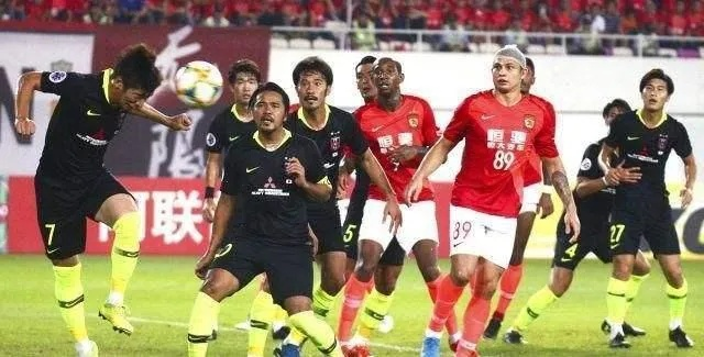 马德兴爆料,中超球队若挺进亚冠八强,将迎首次正式对决C罗的盛宴 马德兴爆料,中超球队若挺进亚冠八强,将迎首次正式对决C罗的盛宴