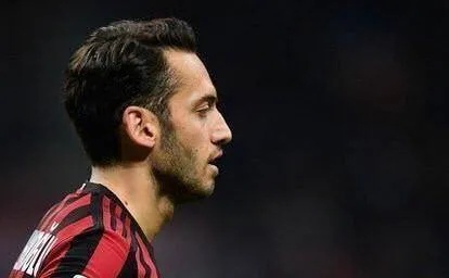 意媒曝料，米兰新帅人选锁定法布雷加斯、萨里与德泽尔比，谁将执掌红黑军团未来？